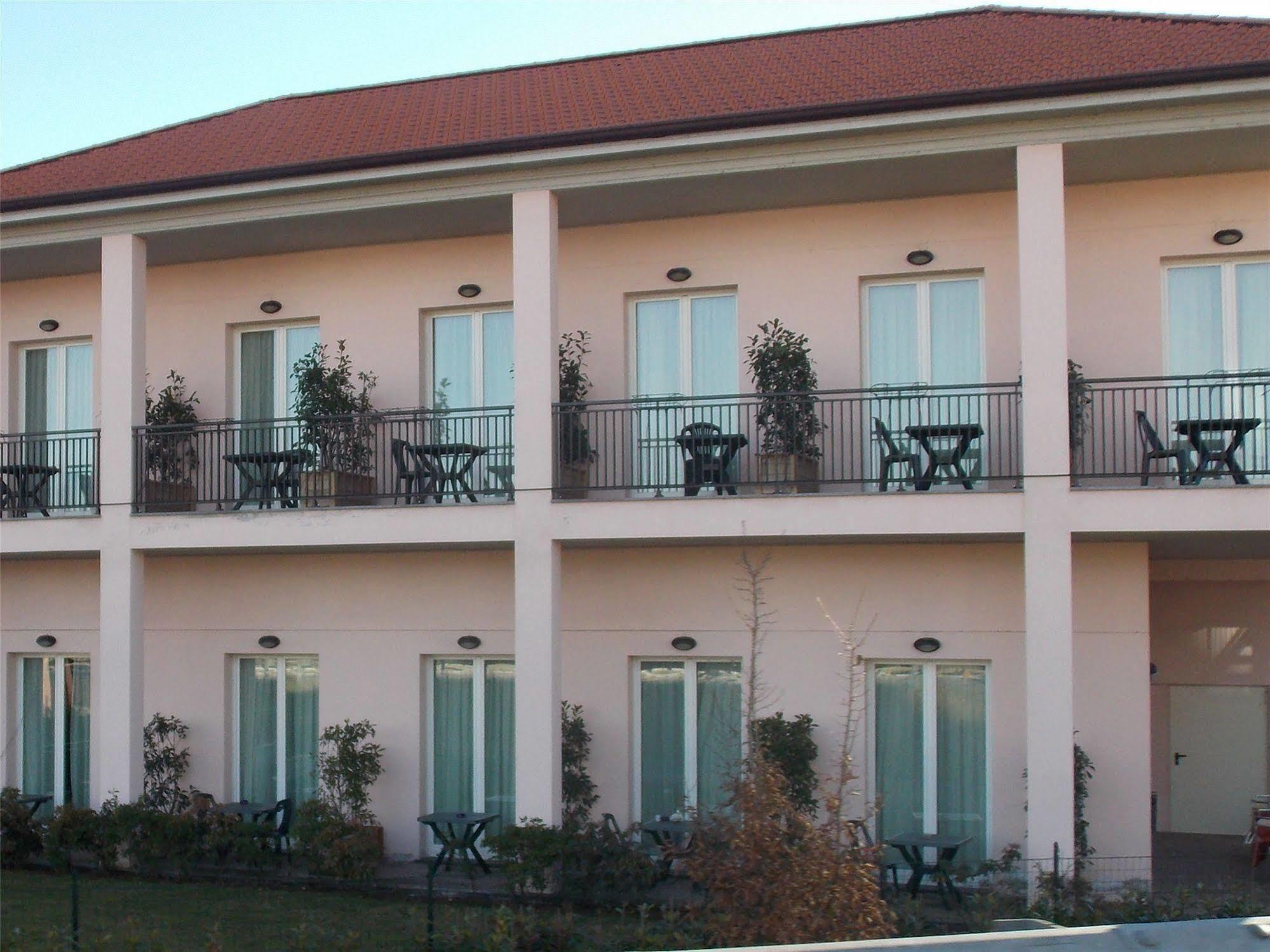 Hotel David Sesto Calende Kültér fotó